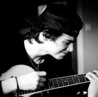 🎸 054cdfc6 Gitarre, Musik, Musiker, Porträt, Person whatsapp sticker