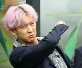 😖 fecf55fb Mann, pinke Haare, lustiges Gesicht, Porträt, Gesichtsausdruck telegram sticker