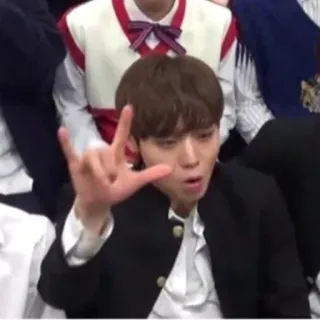 🤘 2e5f20e9 사람, 손 제스처, 인물 사진, 교복, 아시아인, 남자 telegram sticker