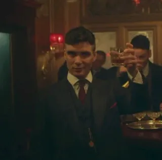 🥃 ad813c0b Thomas Shelby Peaky Blinders đàn ông, veston, uống rượu, chúc mừng, rượu whisky, peaky blinders, tommy shelby whatsapp sticker