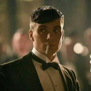 😒 04895eb7 Thomas Shelby Peaky Blinders Cillian Murphy, fumando, cigarrillo, Peaky Blinders, Thomas Shelby, drama, crimen, serie telegram sticker