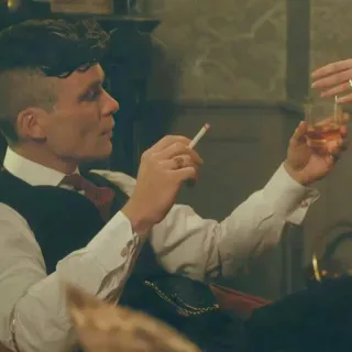 🥃 2a8e60d3 Thomas Shelby Peaky Blinders hombre, cigarrillo, alcohol, bebiendo, personaje, Peaky Blinders, Thomas Shelby telegram sticker
