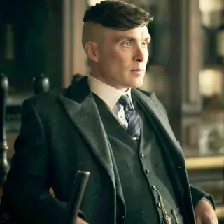 😒 606ccc0c Tommy Shelby Peaky Blinders Peaky Blinders, Tommy Shelby, Cillian Murphy, Drama criminal, Ficción histórica, Gánster, Años 20 telegram sticker