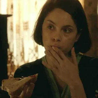 🚬 40725959 女性, 食べる, サンドイッチ, 屋内, ポートレート telegram sticker