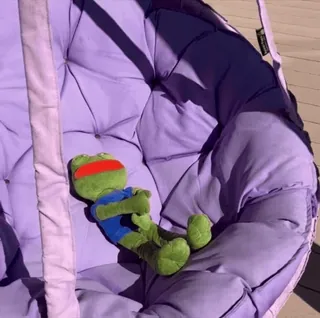 😇 299e64db Pepe the Frog Pepe, Frosch, Meme, Plüschtier, Stuhl, Entspannung, Grün whatsapp sticker