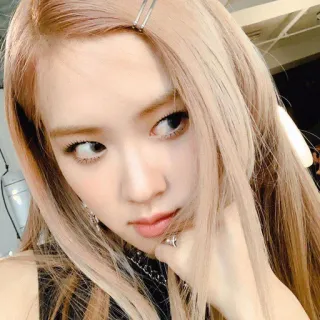 😒 64d3d4f1 ผู้หญิง, ภาพเหมือน, เด็กผู้หญิง, บุคคล, ความงาม, ผม, ผู้หญิง telegram sticker