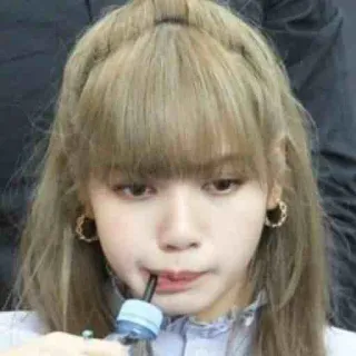😶 bb290b86 Lisa Лиса, Blackpink, K-pop, Айдол, Вода, Пьет, Женщина, Певица telegram sticker