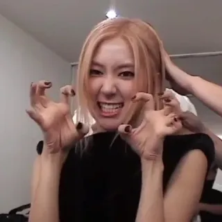 😬 d4ce8703 женщина, человек, лицо, улыбка, волосы, жест telegram sticker