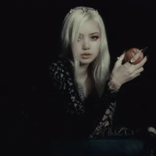 ♠ 3d081e9c 여자, 사과, 금발, 드레스, 왕관 telegram sticker