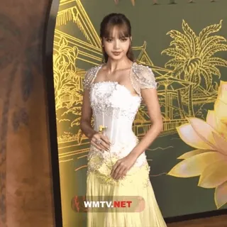 🌟 9913ba52 Lisa (Blackpink) 리사, 블랙핑크, kpop, 가수, 연예인, 패션 telegram sticker