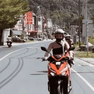 🏍 10755caf バイク, 道路, 交通, 車両, スクーター, ヘルメット telegram sticker