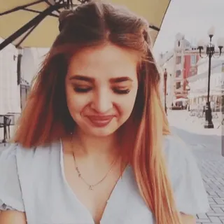 😌 3d93119e 女性, 女の子, ストリート, ポートレート, 都市, 女性 telegram sticker