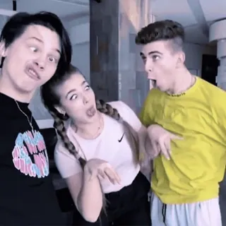 🤡 53e5d95c 人々, 面白い顔, 表情, 友達, グループ telegram sticker