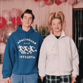 🥰 76e7594e telegram sticker