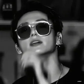 😺 ddb1df24 남자, 선글라스, 흑백, 귀걸이, 가수 telegram sticker