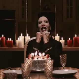 🌟 e19d9ea5 Marilyn Manson penyanyi, ulang tahun, kue, lilin, musisi telegram sticker