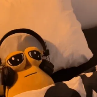 🎧 4e7ed54e peluche, auriculares, aburrido, adormilado, juguete telegram sticker