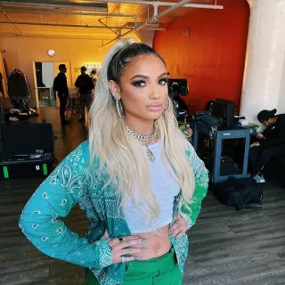 😤 0abb493a donna, ritratto, bionda, posa, moda, stile telegram sticker