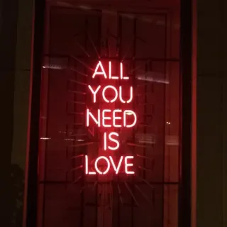 ❤️ 3101730b ALL YOU NEED IS LOVE amore, neon, insegna, messaggio, romantico, positività, citazione telegram sticker