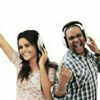 🎶 3b85f346 Musik, Kopfhörer, Paar, Tanzen, Spaß, Freunde telegram sticker