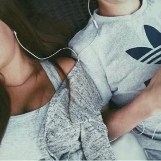 🎵 5b3115a4 Paar, Kopfhörer, Beziehung, Zuneigung, Liebe, Zusammenhalt telegram sticker