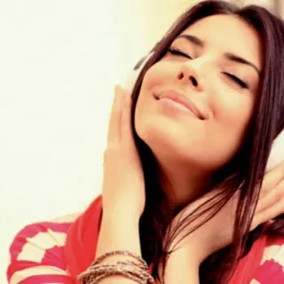 😌 cd03f6db frau, kopfhörer, musik, hören, entspannen, porträt telegram sticker