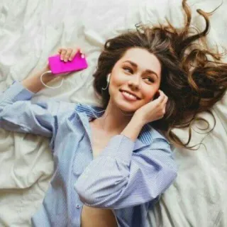 🎧 d90032e7 frau, musik, kopfhörer, liegend, lässig, glücklich, mädchen telegram sticker