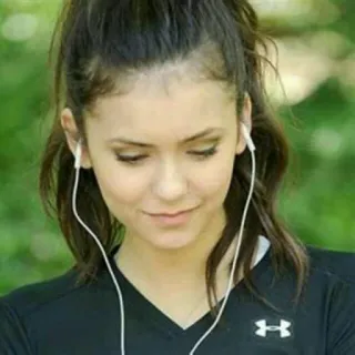 🎧 f6bf47b2 Frau, Kopfhörer, Under Armour, Porträt, Person telegram sticker