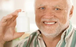 💊 a80f1942 Hide the Pain Harold Meme, Hide the Pain Harold, Foto stock, Vecchio, Sorriso telegram sticker