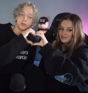 💓 2eeb32d1 pasangan, hati, orang, bersama, hubungan telegram sticker