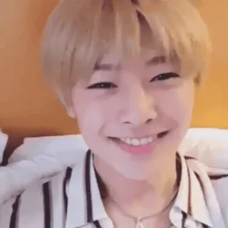 😟 5725e81a คน, ยิ้ม, ภาพเหมือน, มีความสุข, เยาวชน telegram sticker