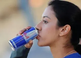 🥰 6ce660ee Red Bull Red Bull, Bebida energética, Bebida, Mulher, Bebida telegram sticker