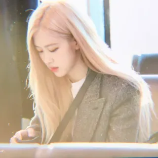 🍭 67b06dfb Rose 로제, 가수, 아이돌, K팝, 금발 머리 telegram sticker