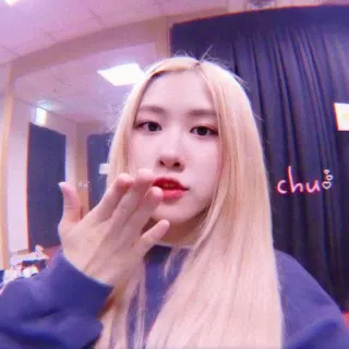 😚 efab815a chu 여자, 셀카, 키스, 금발, 사람, 금발 머리, 소녀 telegram sticker