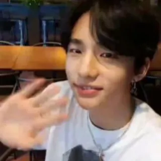 🍕 fe4e3f6f ผู้ชาย, ทักทาย, เคป็อป, เอเชีย, โบกมือ telegram sticker