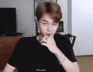 💞 94ef7480 SAINT LAURENT Mode, Saint Laurent, Promi, Person, Innen telegram sticker