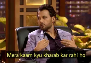 🥲 c0d4528d Mera kaam kyu kharab kar rahi ho indiano, homem, sentado, explicando, cadeira whatsapp sticker