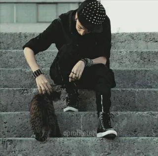 😐 7bca8063 menino, gato, animal de estimação, escadas, fofo, amizade, amor, animal, gato doméstico telegram sticker