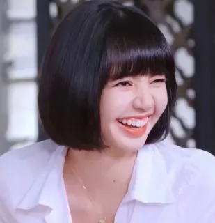 🤣 475bb18b Lisa Lisa, K-pop, Blackpink, chanteuse, sourire, célébrité telegram sticker