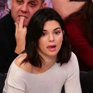 🤔 a21af44a Kendall Jenner знаменитость, средний палец, модель, оскорбление telegram sticker