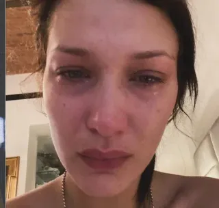 🥲 63fb456c menangis, sedih, emosional, air mata, wanita, potret telegram sticker