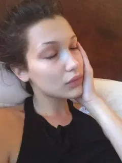 🥱 a4d36596 wanita, potret, mata tertutup, istirahat, wajah, orang telegram sticker