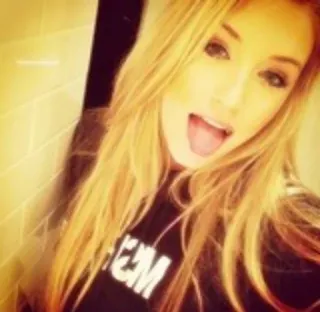 😋 8f9ad042 HEM woman, blonde, tongue, selfie, portrait telegram sticker