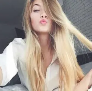 😘 caa0a4f3 woman, girl, blonde, portrait, selfie, beauty telegram sticker