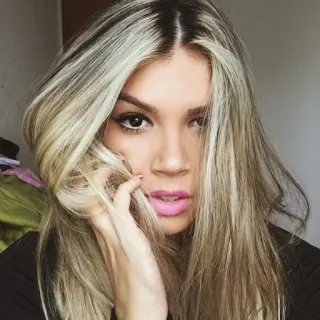 😏 d5d9741e woman, blonde hair, portrait, beauty, makeup telegram sticker