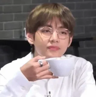 😒 6bbbd176 男人, 眼镜, 咖啡, 杯子, 人, 饮料, 休闲, 室内 whatsapp sticker