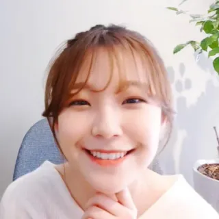 😄 30429715 여자, 미소, 인물, 사람, 행복한 telegram sticker