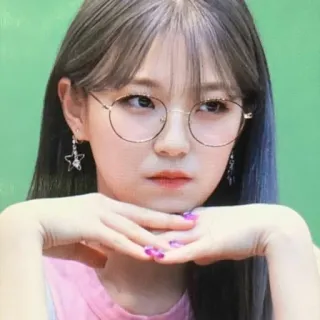 🗾 6613592f 여자, 소녀, 사람, 안경, 초상화, 얼굴, 머리카락 telegram sticker