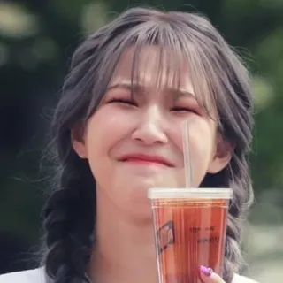 🗾 a8d4d918 여자, 사람, 음료, 인물사진, 음료, 미소, 머리카락 telegram sticker