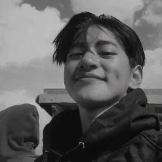 ⚫️ 87429052 คน, ภาพเหมือน, เด็กผู้ชาย, เสื้อฮู้ด, เมฆ, ท้องฟ้า telegram sticker